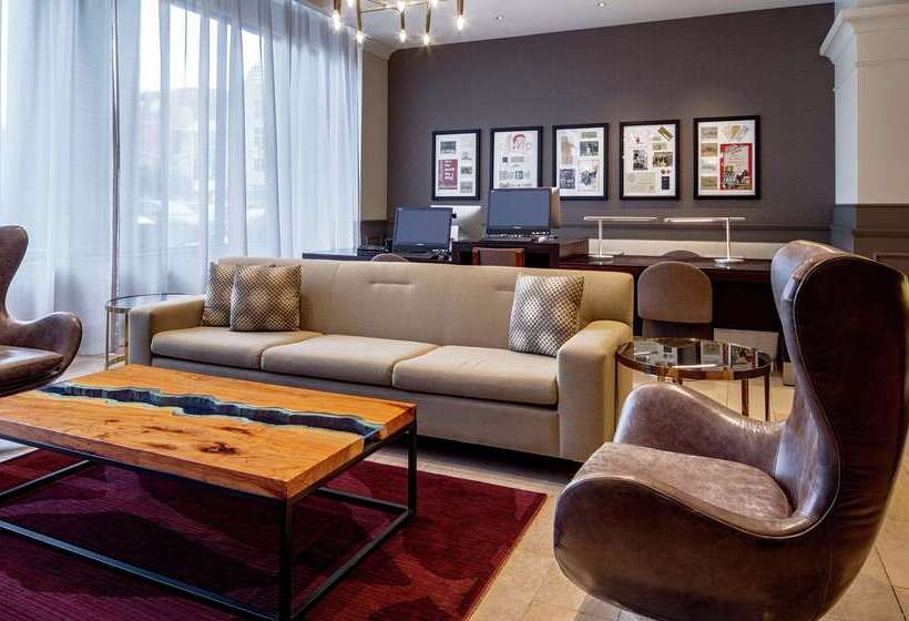 בית מלון כפרי Hilton Richmond Downtown