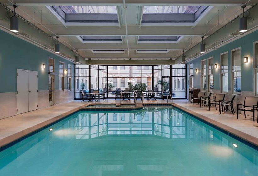 בית מלון כפרי Hilton Richmond Downtown