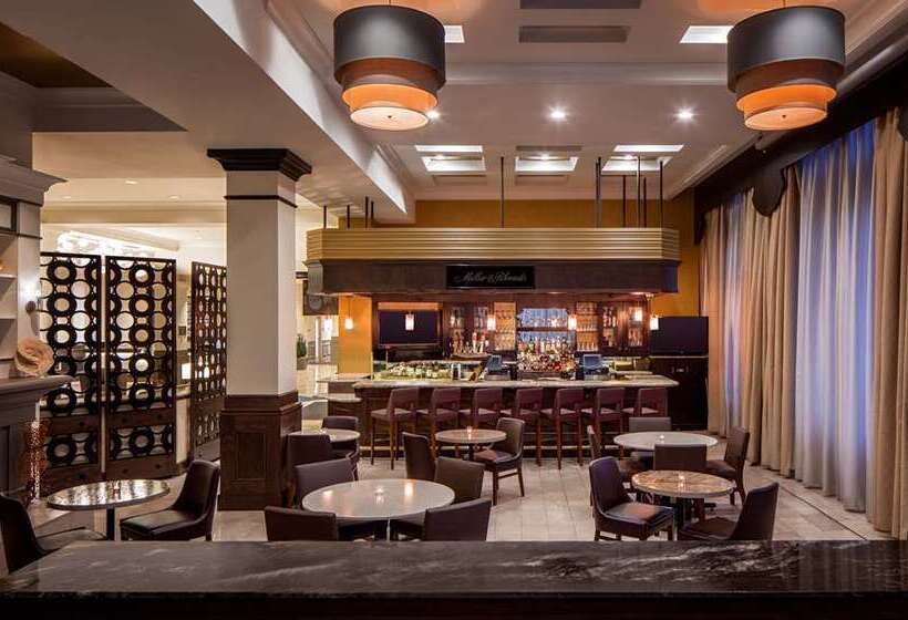 בית מלון כפרי Hilton Richmond Downtown