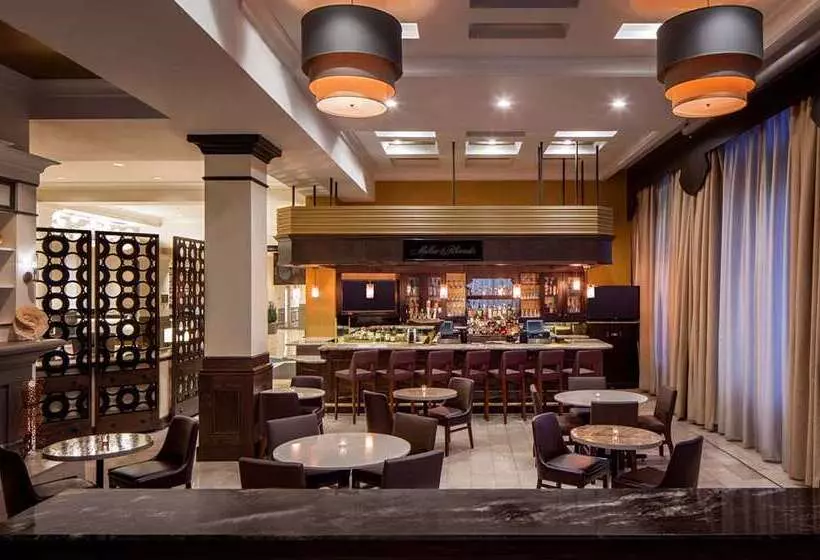 هتل Hilton Richmond Downtown