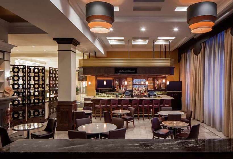 בית מלון כפרי Hilton Richmond Downtown