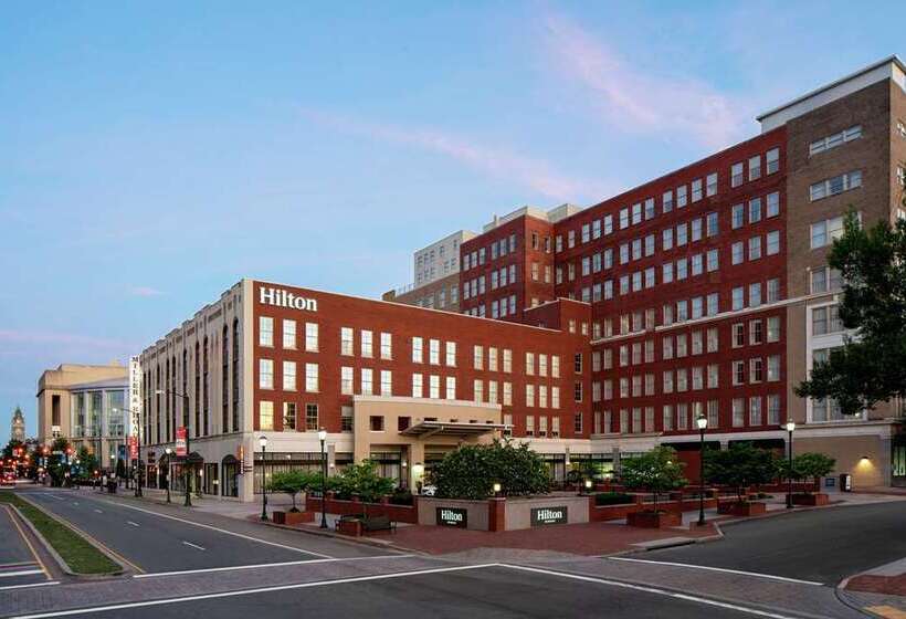 בית מלון כפרי Hilton Richmond Downtown