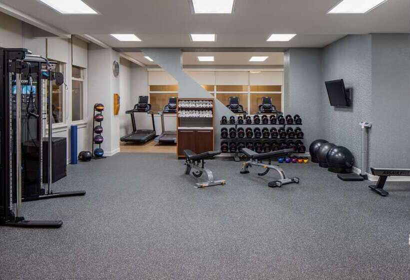 בית מלון כפרי Hilton Richmond Downtown