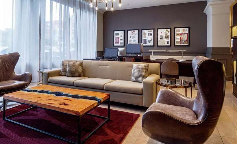 בית מלון כפרי Hilton Richmond Downtown