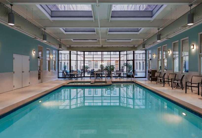 בית מלון כפרי Hilton Richmond Downtown