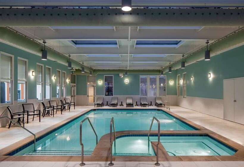 בית מלון כפרי Hilton Richmond Downtown