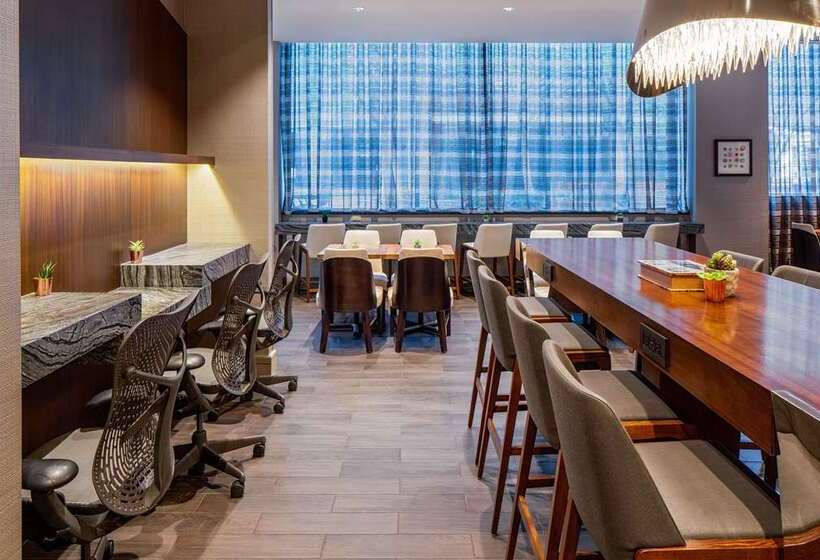 בית מלון כפרי Hilton Richmond Downtown