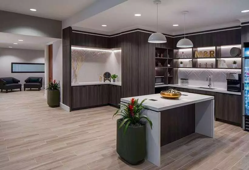 هتل Hilton Richmond Downtown