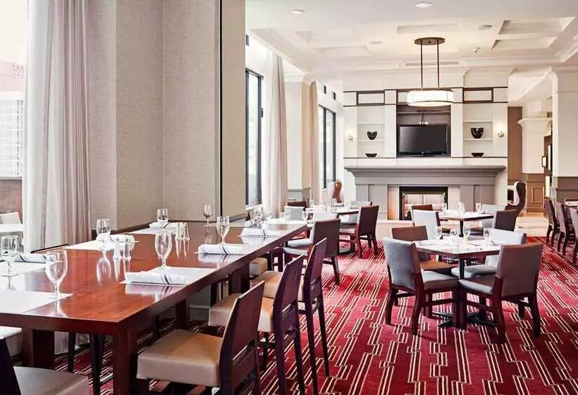 هتل Hilton Richmond Downtown