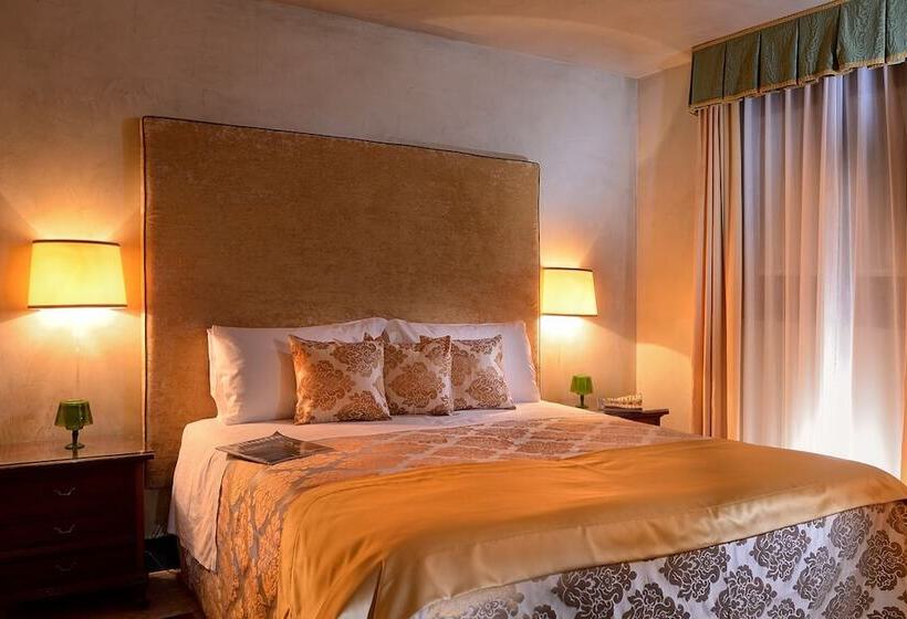 هتل Palazzo Del Giglio