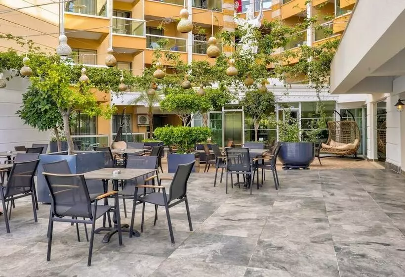 Tac Premier Hotel & Spa