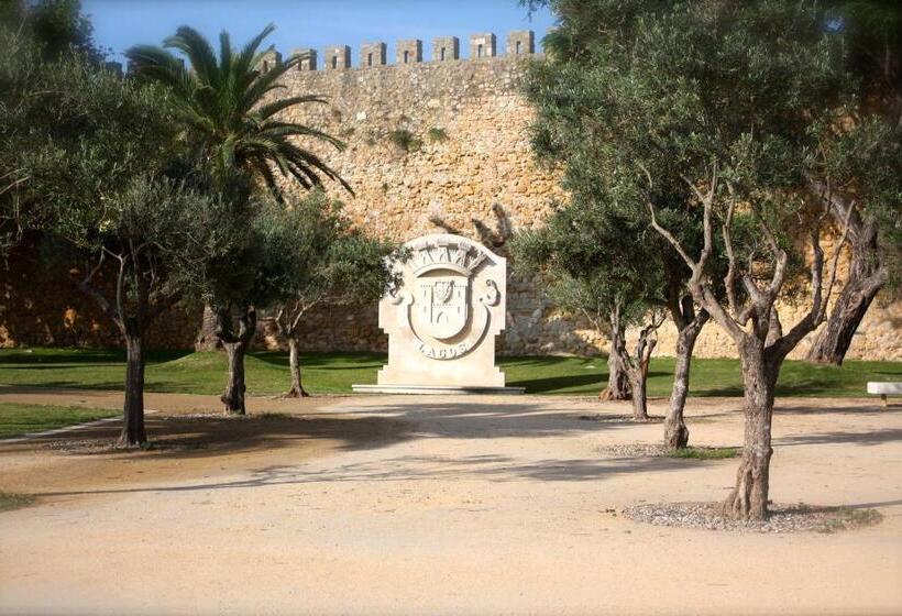 فندق Villa Doris Suites