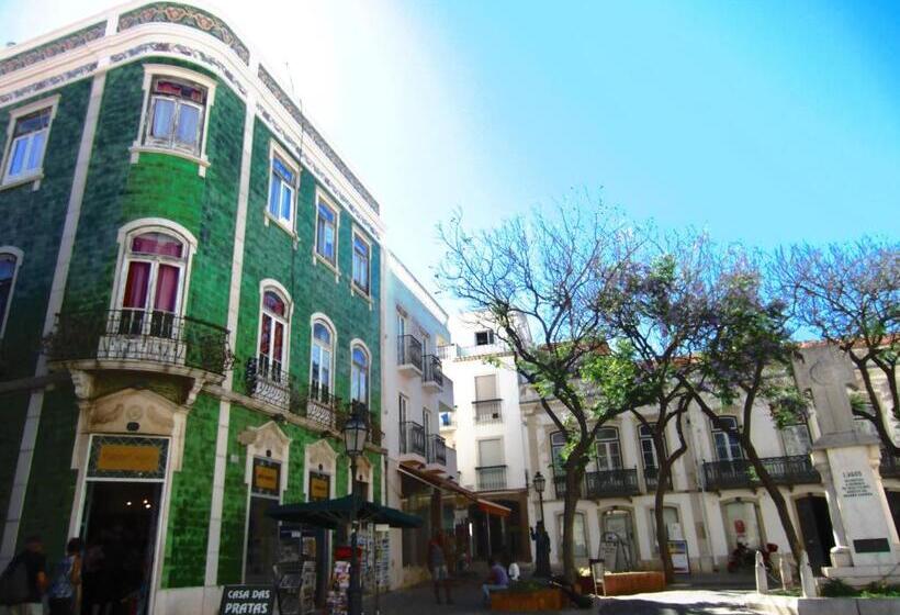 فندق Villa Doris Suites