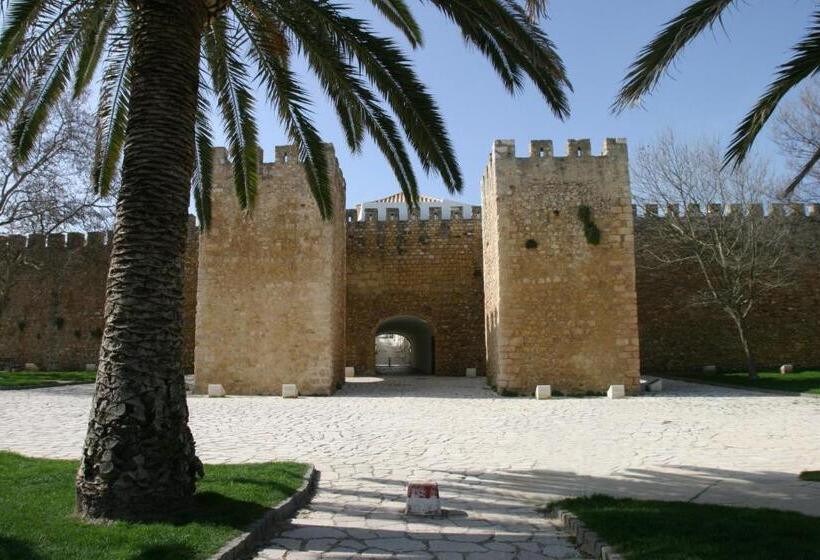 فندق Villa Doris Suites