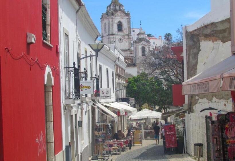 فندق Villa Doris Suites