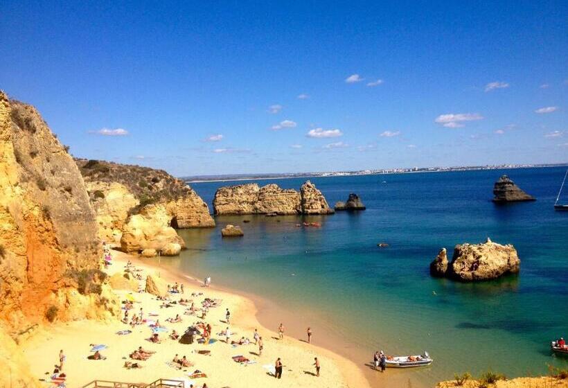 فندق Villa Doris Suites