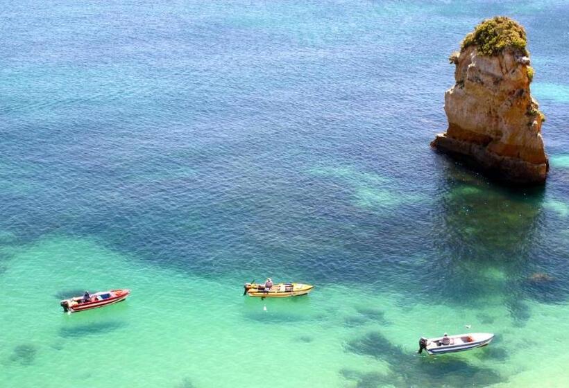 فندق Villa Doris Suites