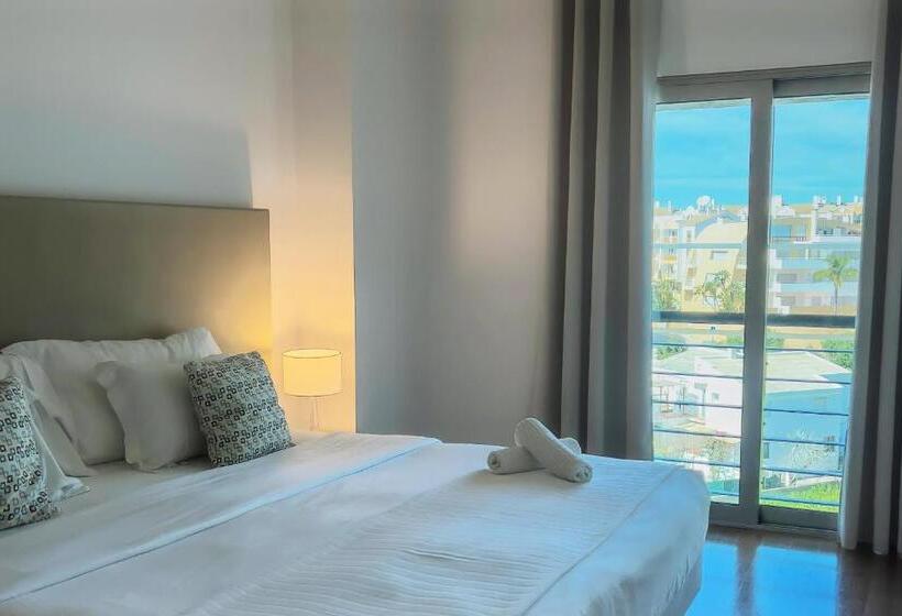 فندق Villa Doris Suites