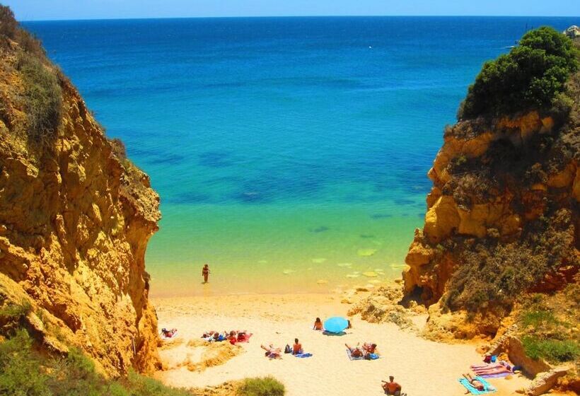 فندق Villa Doris Suites