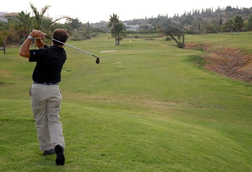 فندق Villa Doris Suites