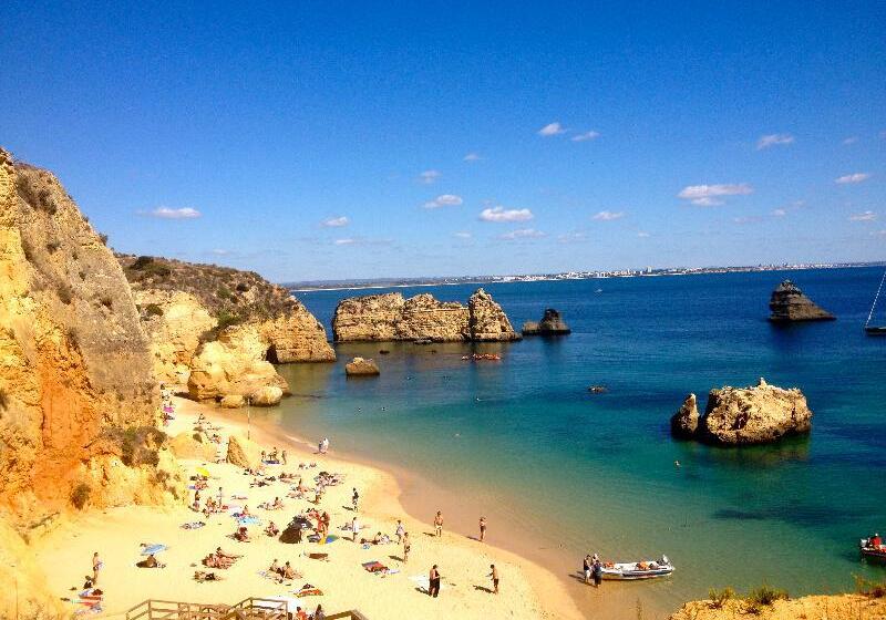 فندق Villa Doris Suites