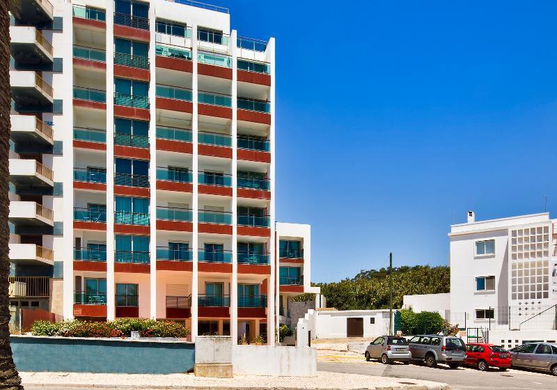 فندق Villa Doris Suites