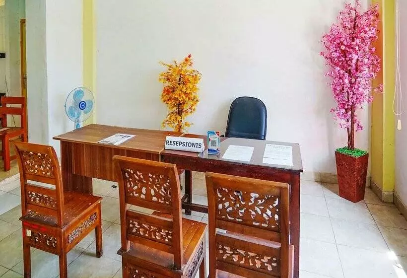 ユースホステル Spot On 2820 Hotel Perdana Syariah