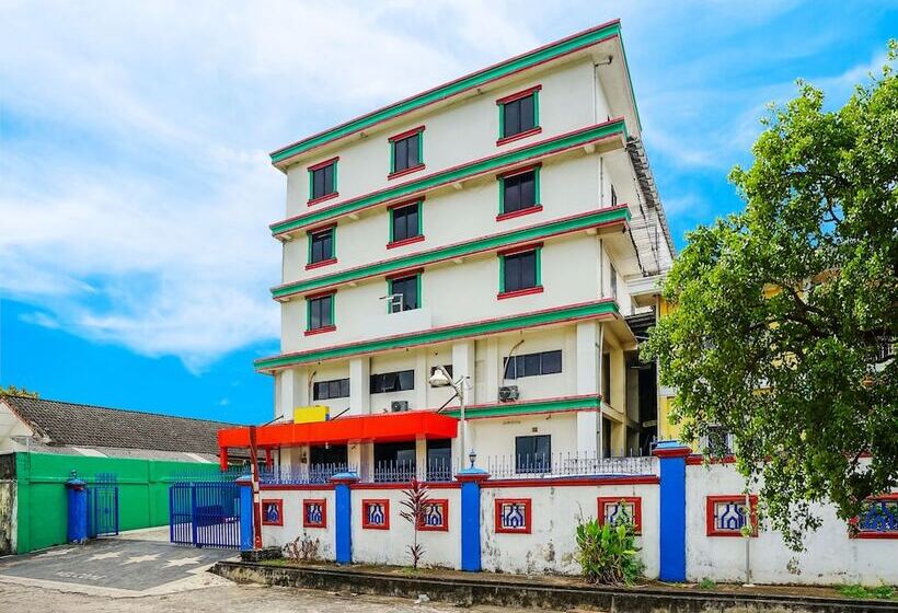 هاستل Spot On 2820 Hotel Perdana Syariah