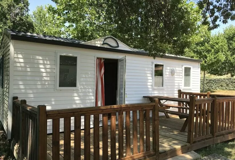 Hotelli Les Bastides De Chanteraine