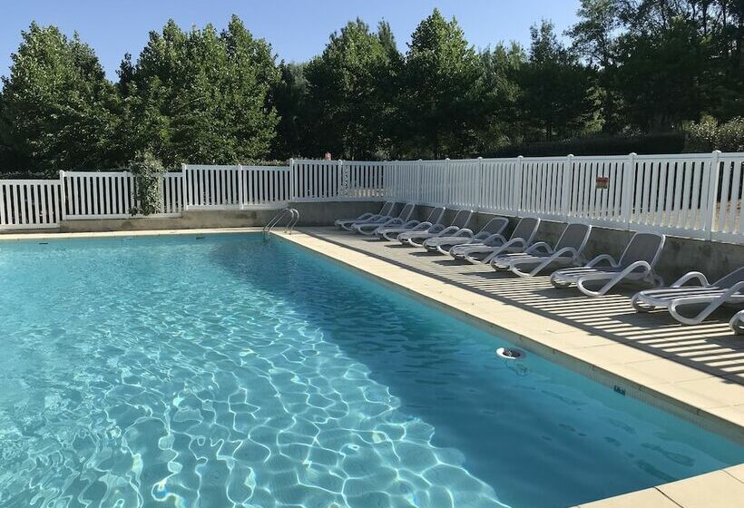 Отель Les Bastides De Chanteraine