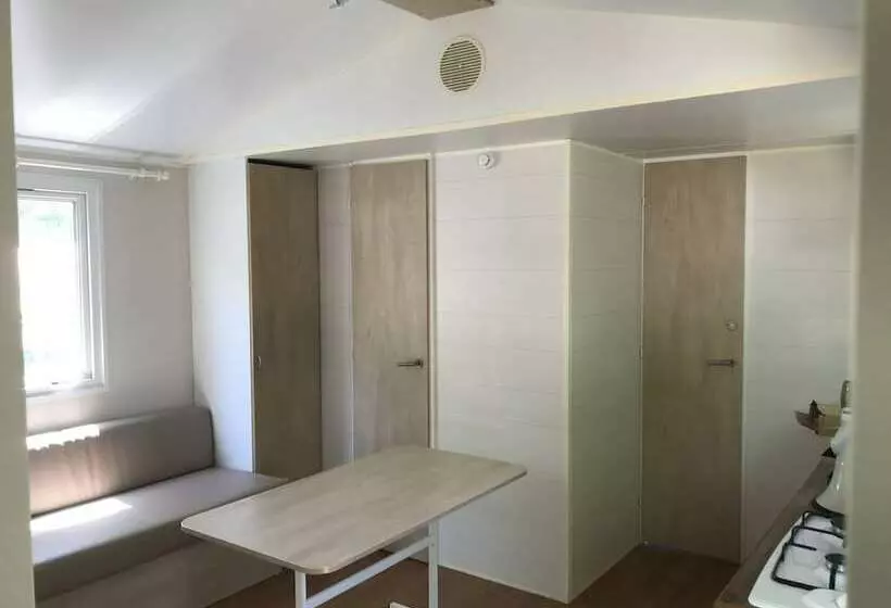 Hotelli Les Bastides De Chanteraine