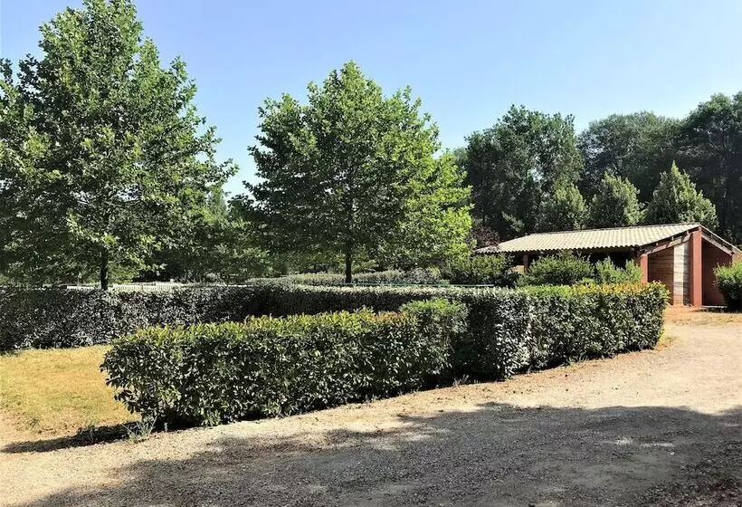 Hotelli Les Bastides De Chanteraine