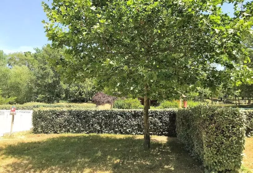 Hotelli Les Bastides De Chanteraine