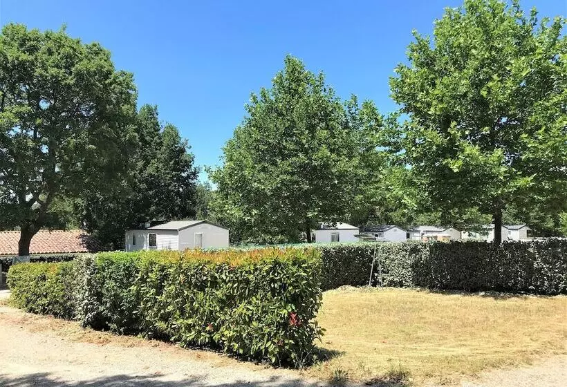 Hotelli Les Bastides De Chanteraine