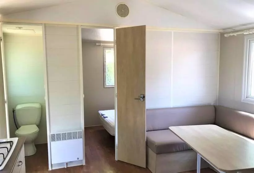 Hotelli Les Bastides De Chanteraine