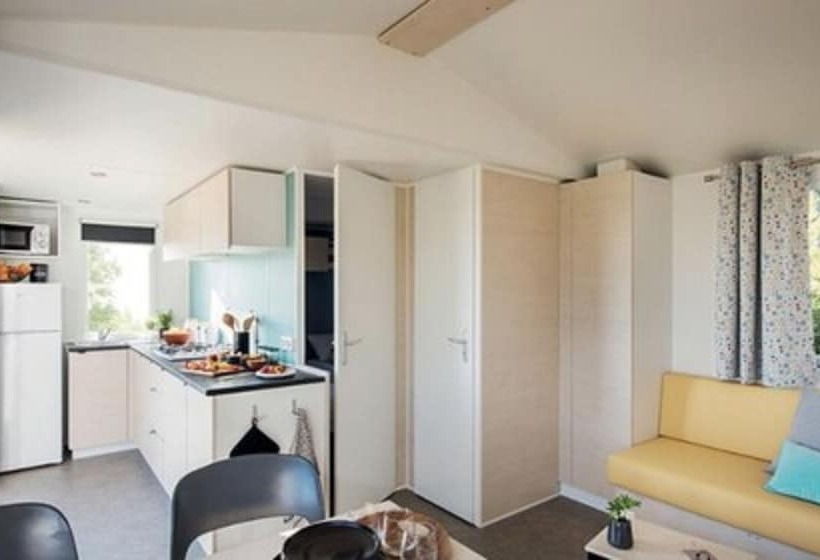 Отель Les Bastides De Chanteraine