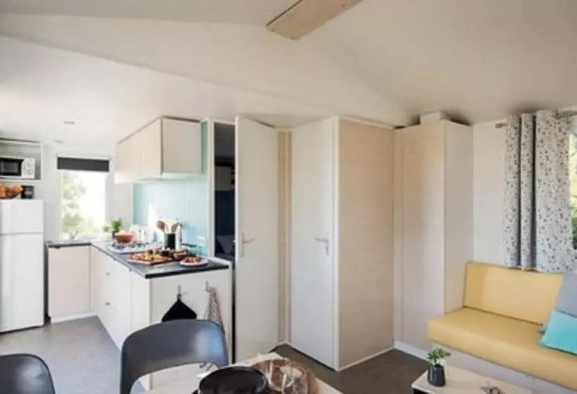 Hotelli Les Bastides De Chanteraine