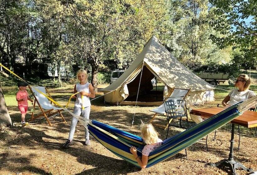 Отель Les Bastides De Chanteraine