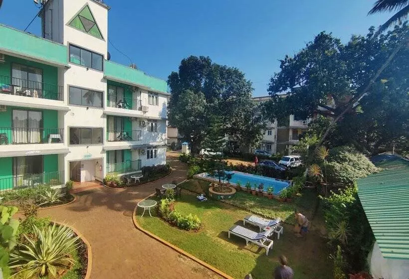 هتل Aastha Escape Resort Near Calangute Beach