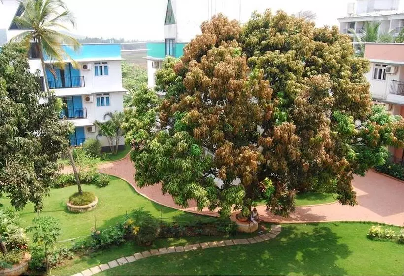 هتل Aastha Escape Resort Near Calangute Beach