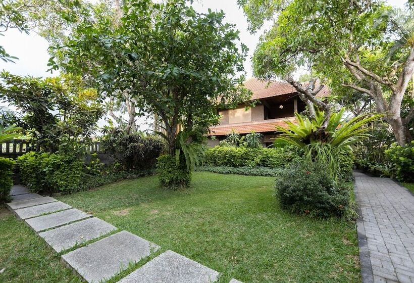 هتل De Munut Balinese Resort