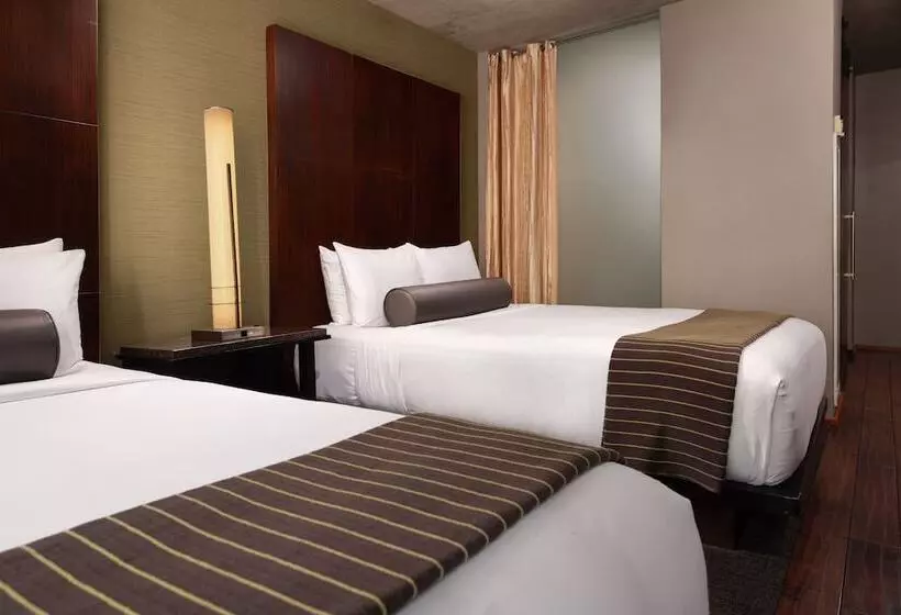 هتل Eurostars Magnificent Mile