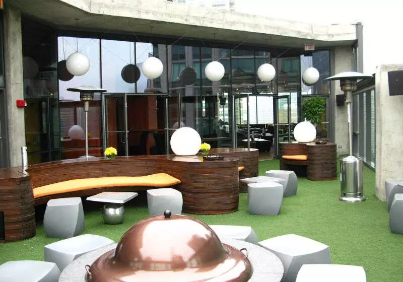 هتل Eurostars Magnificent Mile