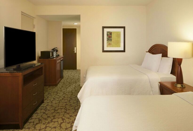 בית מלון כפרי Hilton Garden Inn Virginia Beach Town Center