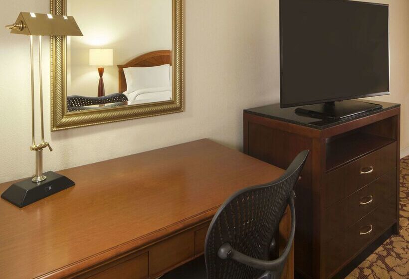 בית מלון כפרי Hilton Garden Inn Virginia Beach Town Center