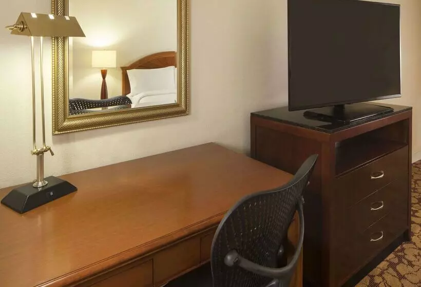 هتل Hilton Garden Inn Virginia Beach Town Center