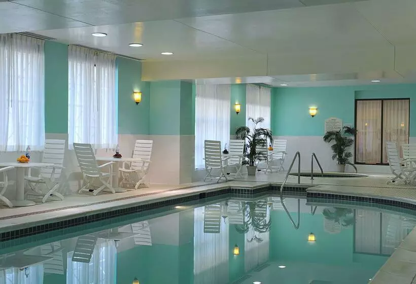 هتل Hilton Garden Inn Virginia Beach Town Center