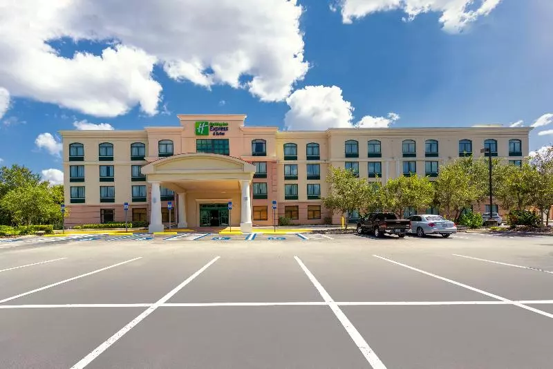 هتل Holiday Inn Express & Suites Bradenton East Lakewood Ranch, An Ihg