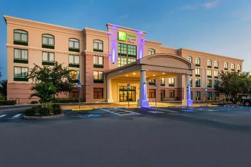 هتل Holiday Inn Express & Suites Bradenton East Lakewood Ranch, An Ihg