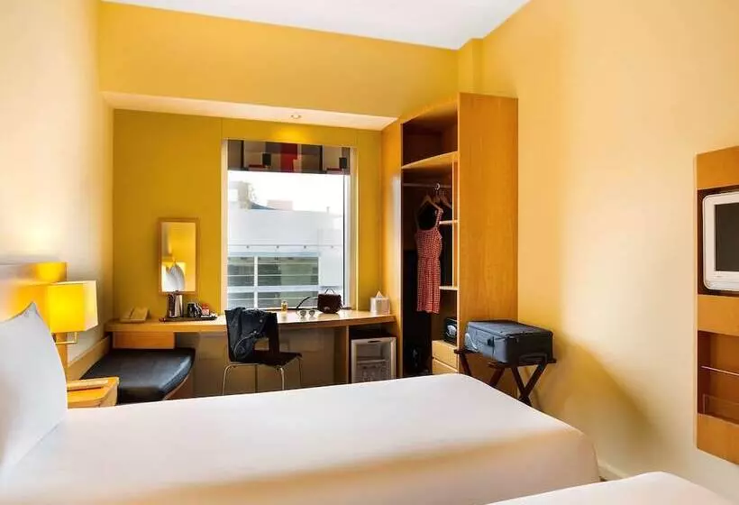 Отель Ibis Al Rigga